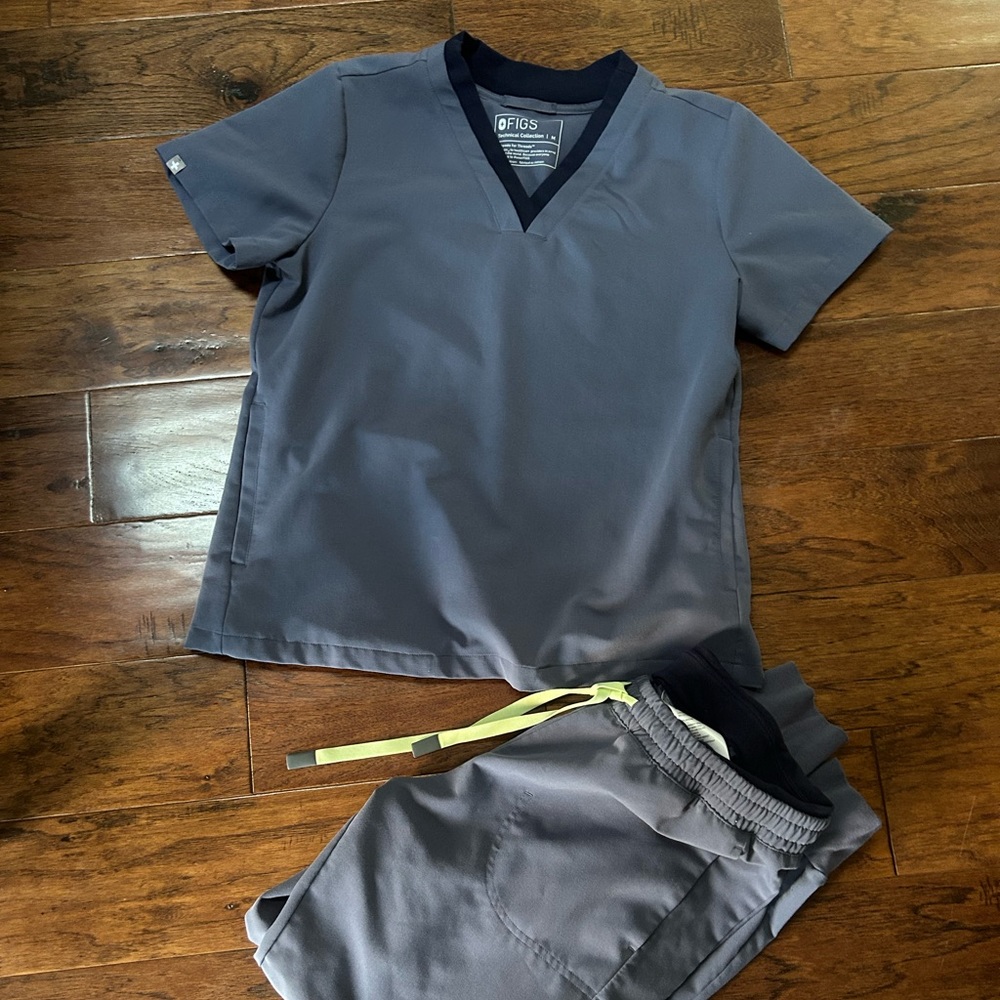 Figs Midnight sky scrub set